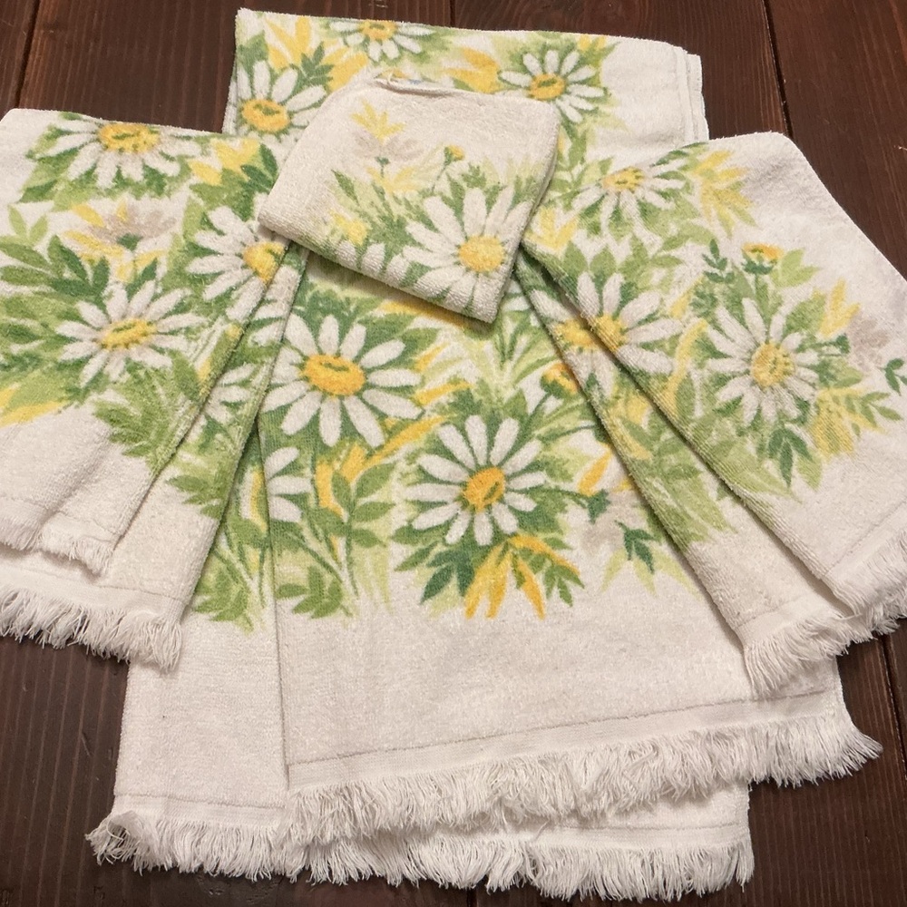 Vintage Set of Springmaid Bath Towels Each measure - Picture 4 of 14